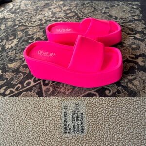 Sandals very comfortable too! Size 7 brand new